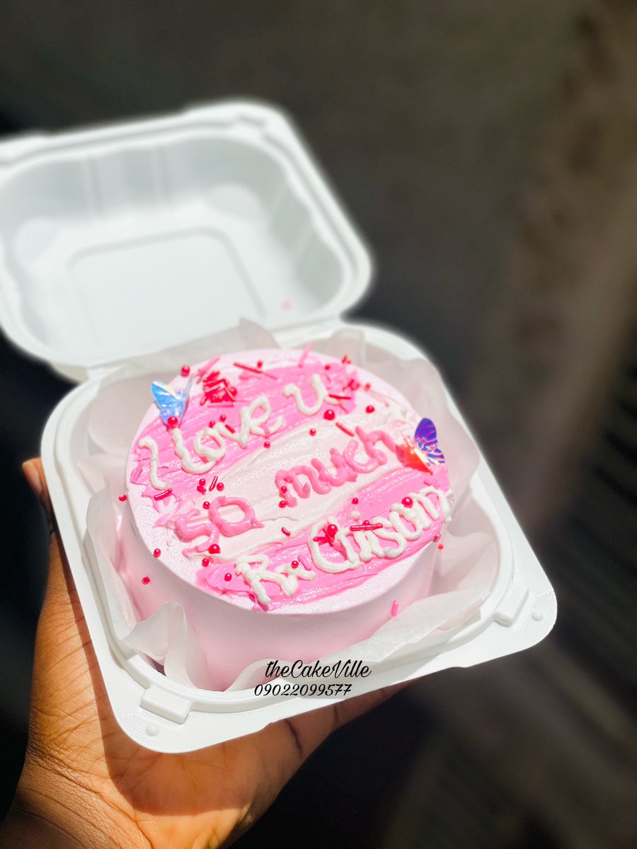SDinma's tweet photo. Bento cakes or lunchbox cakes are little cakes that are perfect for individual serving. Bento box cakes are adorable minimalist Korean cakes that have taken the internet up by the storm.
Thankfully, these cakes are available at your disposal in Awka; Anambra state and https://t.co/O69l7BRf3N