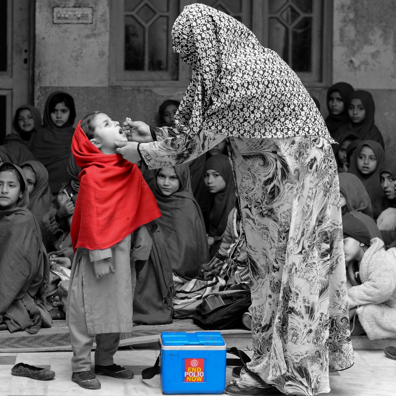 WHO's tweet photo. Today is #WorldPolioDay.

5 of the 6 WHO regions – representing over 90% of the global population – are certified free of wild polio.

#Polio teams around the world 🌏🌍🌎 are changing lives, two drops 💧💧 at a time. #EndPolio