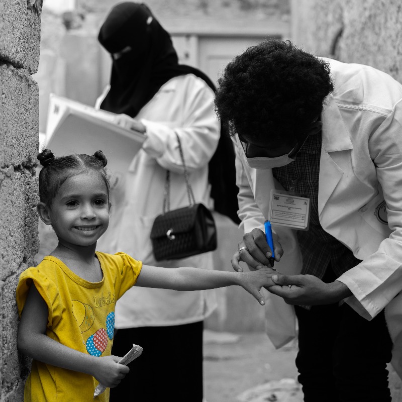 WHO's tweet photo. Today is #WorldPolioDay.

5 of the 6 WHO regions – representing over 90% of the global population – are certified free of wild polio.

#Polio teams around the world 🌏🌍🌎 are changing lives, two drops 💧💧 at a time. #EndPolio