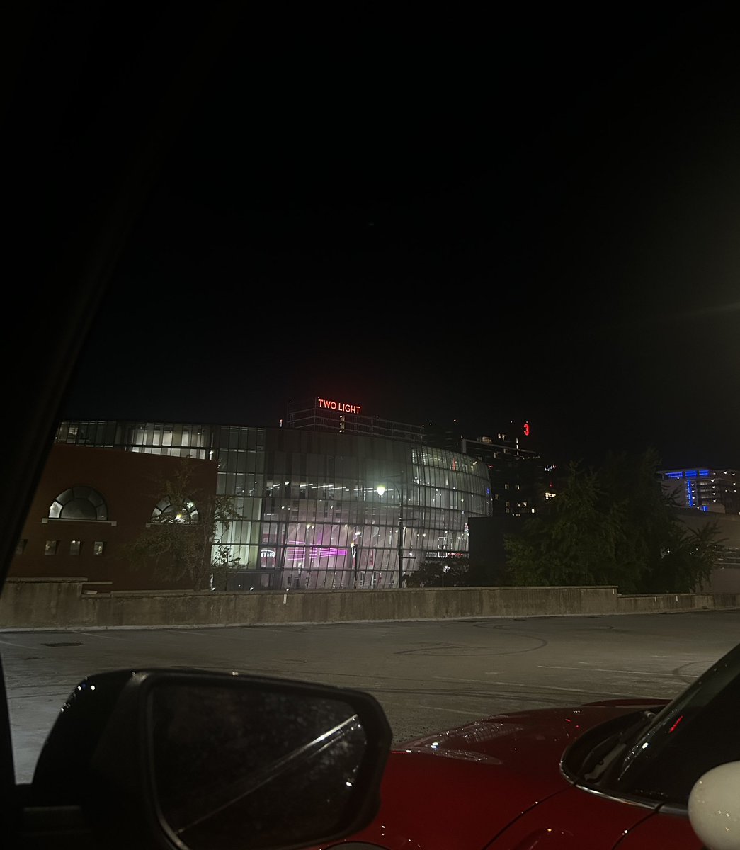 blueadidaspants's tweet photo. hello the 1975 kc fans!! the line for the show at t-mobile center on 10/25 has started. there’s currently 3 of us here in the parking lot at 1200 Oak St. we have wristbands to hand out when u arrive! in the interest of safety, we’ll be car camping for the rest of the night. (1/2) https://t.co/3ij3z29z46