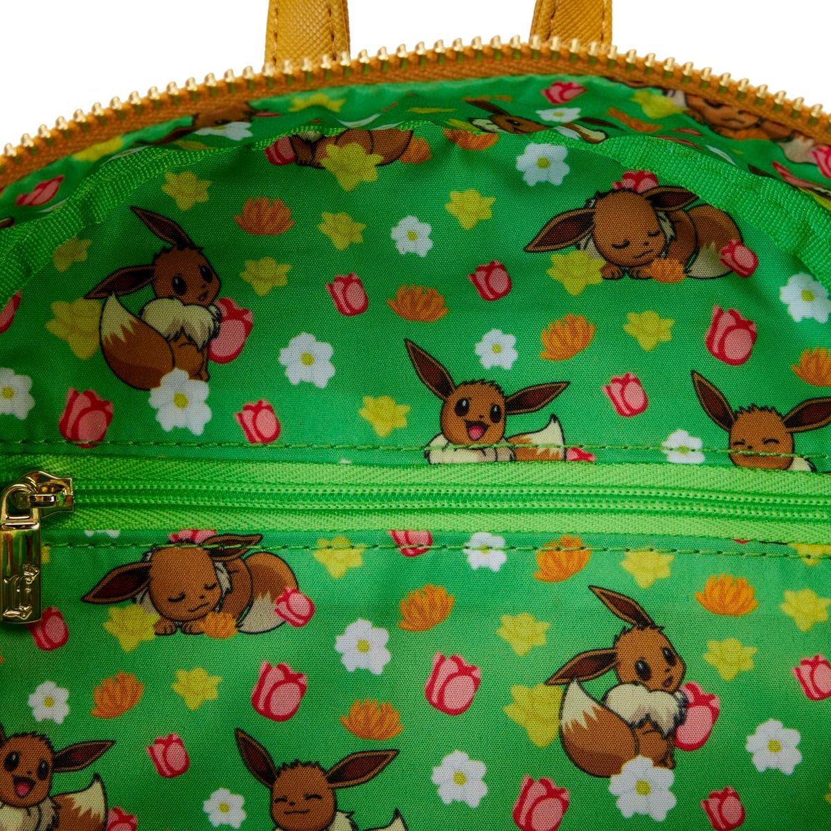 Pokekalos's tweet photo. #PokémonGoodies : nouveau sac Évoli de la collaboration Loungefly × Pokémon qui sortira en Janvier 2024 https://t.co/rRD7N8PEAy