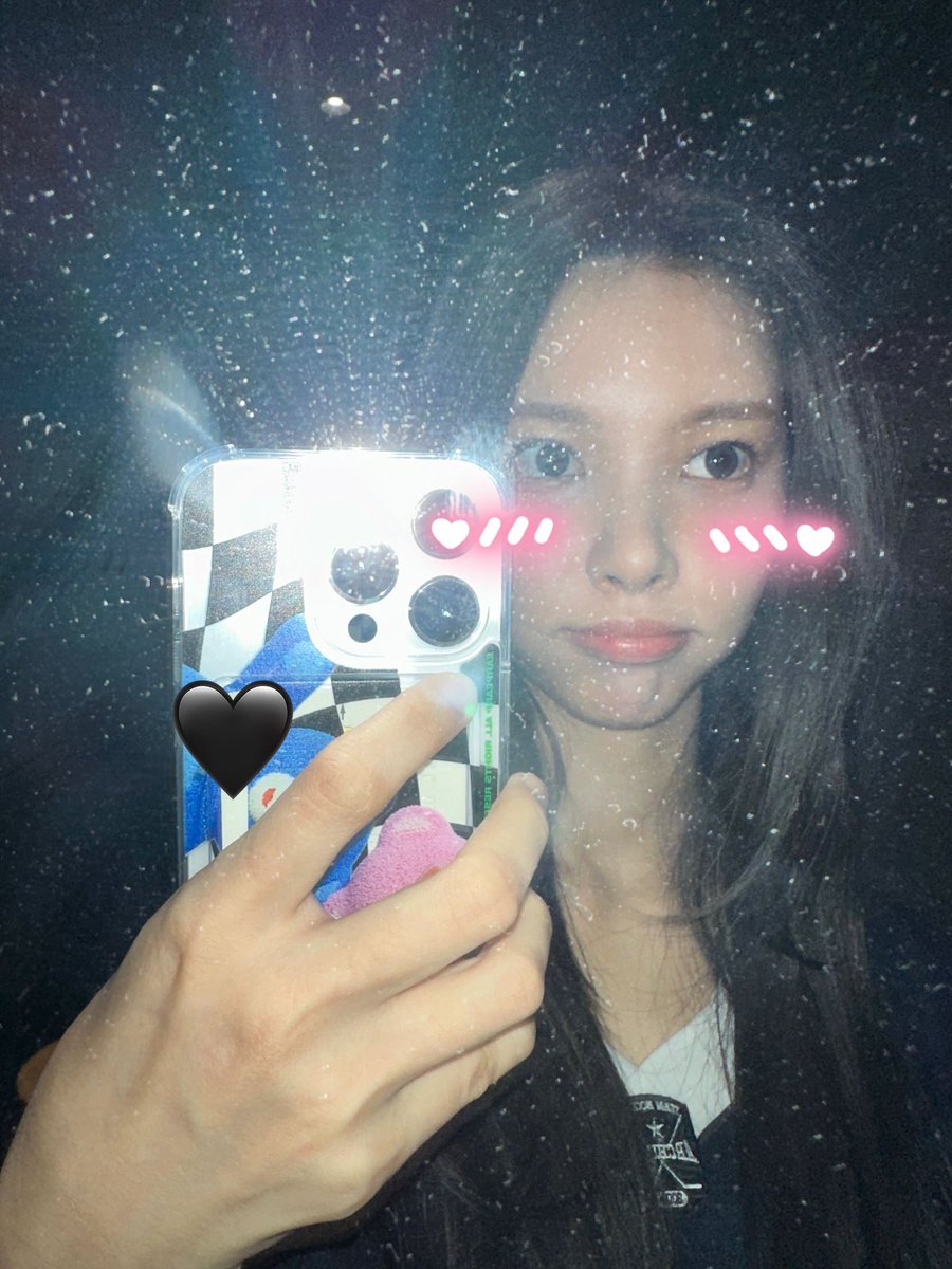 ILLIT_twt's tweet image. 붘-흐 😳 🫣