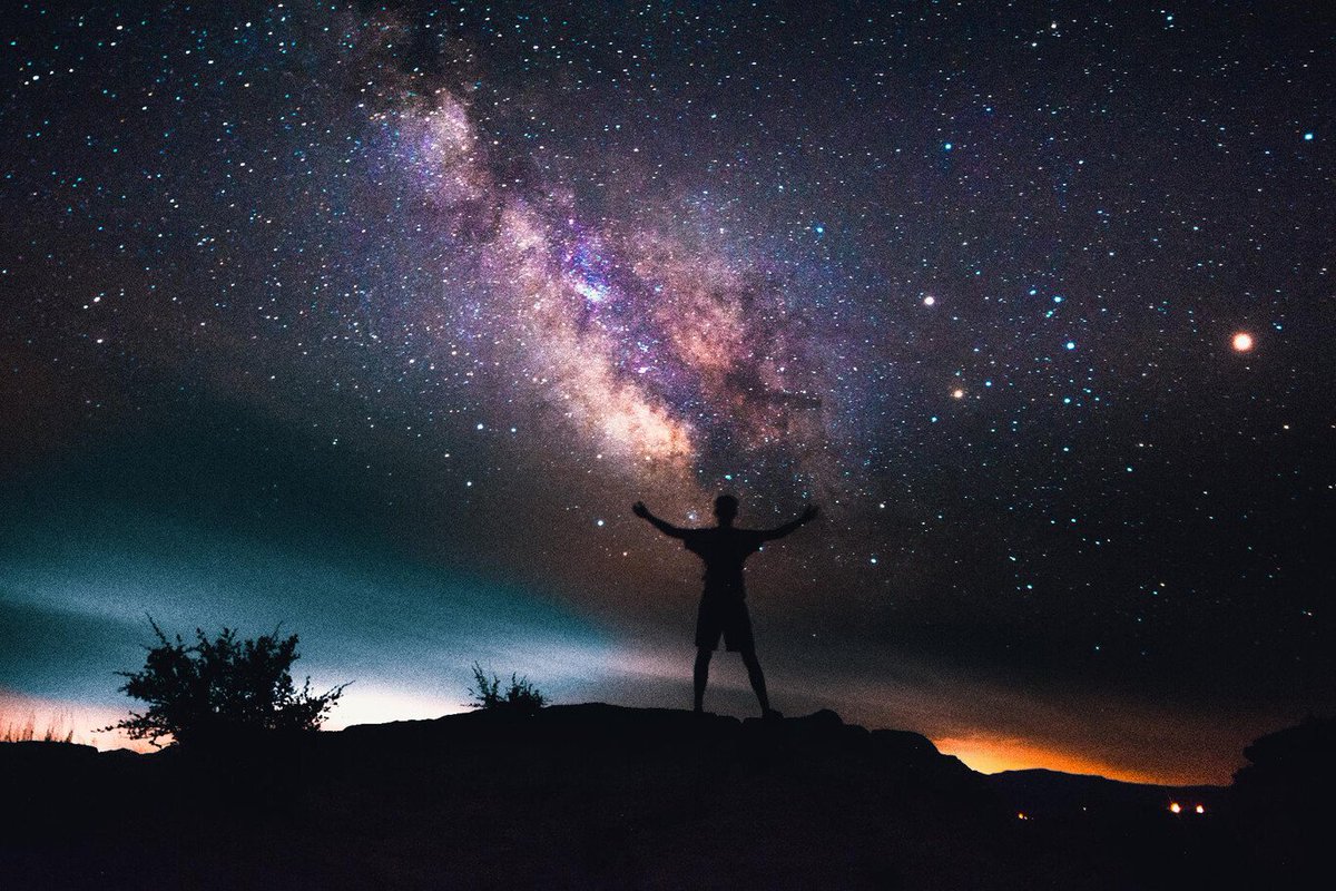 🔴 CÓMO HACER ASTROFOTOGRAFÍA CON TU MÓVIL

Con cualquier smartphone, ya sea un Android o un iPhone, puedes hacer fotos increíbles del cielo. Solo tienes que saber un par de truquitos.

Vaaaaamos con el hilo!👇🏻