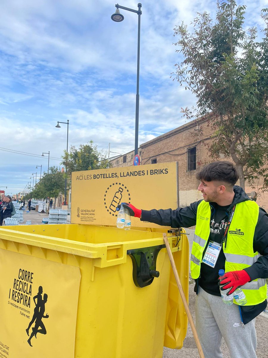 Eventos multitudinarios como la M.Maratón Valencia de este fin de semana ponen de relieve la necesidad de gestionar los eventos de una manera sostenible, garantizando el correcto #reciclaje de los residuos o envases que se generan en el mismo. <a href="/ecoembes/">Ecoembes</a> 
lnkd.in/dip8ppiw