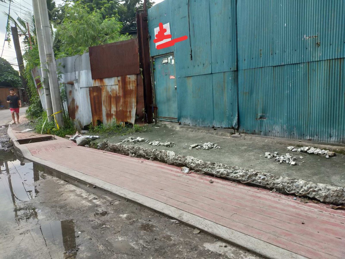 Jeng2x1's tweet photo. @valenzuelacity @wesgatchalian Good afternoon mayor,itatanong ko lang po yung ginawa ng contructor po na drainage po.Iniwan lang nila na hindi man lang inayos ang daanan po.Hindi po kasi kami makapagpark ng sasakyan.Yung address po,fortune drive fortune village 5,paso de blas. https://t.co/kwrT2s6X1q