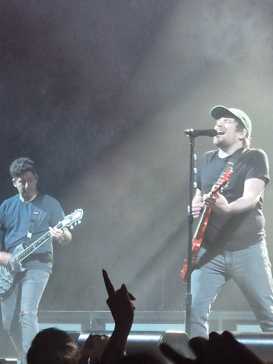 FrenchBassist's tweet image. Fall Out Boy au Zénith de Paris hier soir, c'était le feu 🔥😍