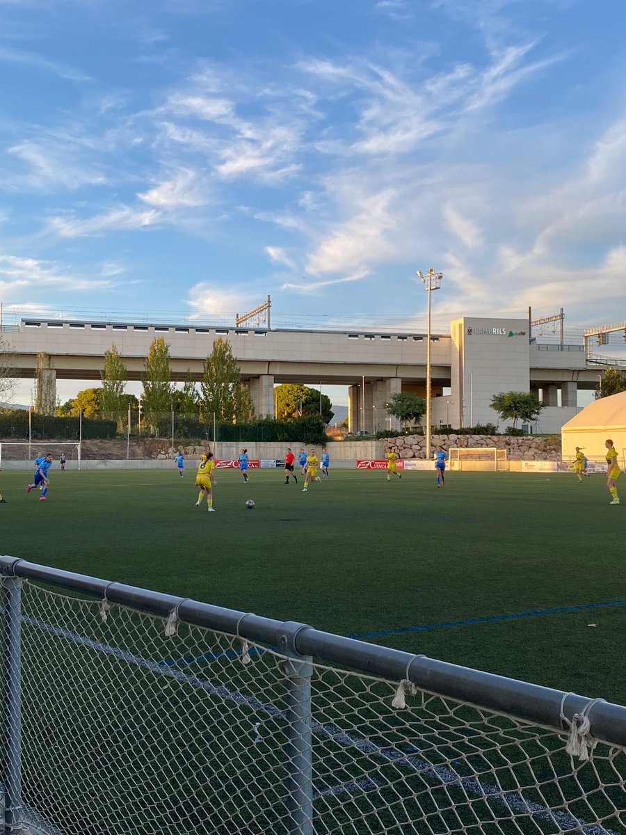 🙌 Cap de setmana molt esportiu a #Cambrils! Quin goig veure instal·lacions plenes d'esportistes i públic!

📸 Taekwondo, RollersCambrils, bàsquet i futbol!

#EsquerraCambrils