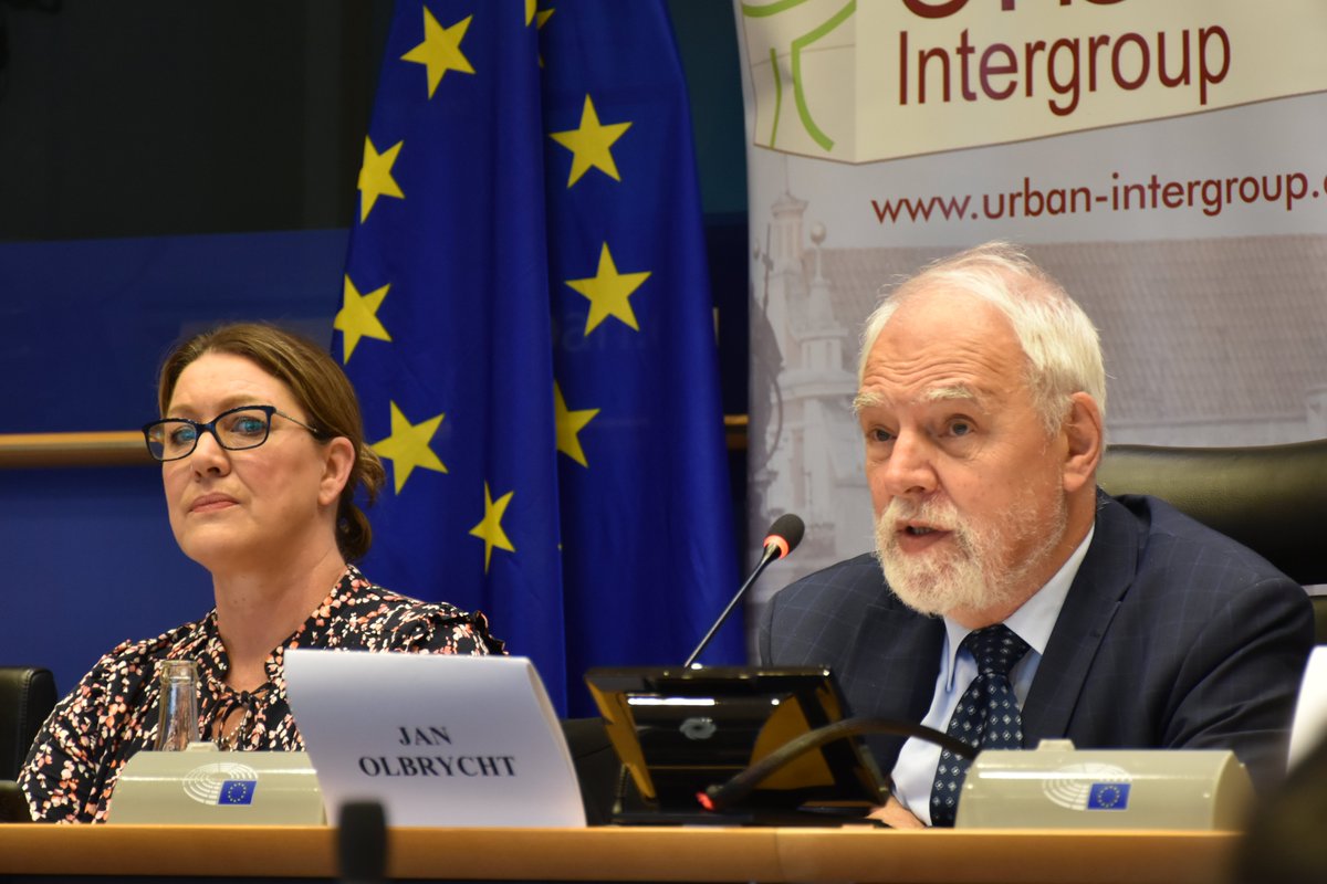 Platforma4Dev's tweet photo. MEP @JanOlbrycht &amp; @CCRECEMR spokesperson @CllrGMacgregor opening the event "Fostering Multilevel Dialogue for #SDG Implementation"

Our colleague @EvaBanos1 will present our joint study on #LocalizingSDGs https://t.co/W8BFHh6rau

And @pjabizarro the @rfsc_eu 

#UrbanIntergroup https://t.co/yjIi3RSrgR