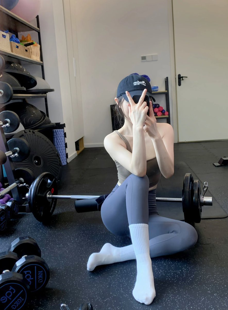 EmilyLee7530's tweet photo. Fitness records😃
·
·
·
·
·
#fitness #figure #sports #Sweating #violently #Selfie #beauty #Yoga #sweating #healthy #Life #daily #running #confidence #Body #bodybuilding #tights #wet #make #friends #single #society #social #contact https://t.co/hSzx466nc2