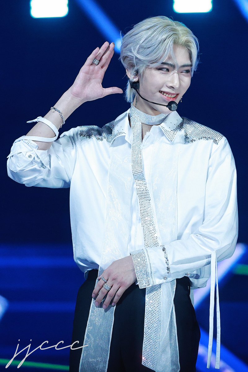 ℛ𝒾𝒸𝓀𝓎 리키

1015 
MCOUNTDOWN PARIS

#ℛ𝒾𝒸𝓀𝓎 #리키 #ZEROBAESONE #ZB1 #RICKY #沈泉鋭 #沈泉锐 #제로베이스원 #飯拍