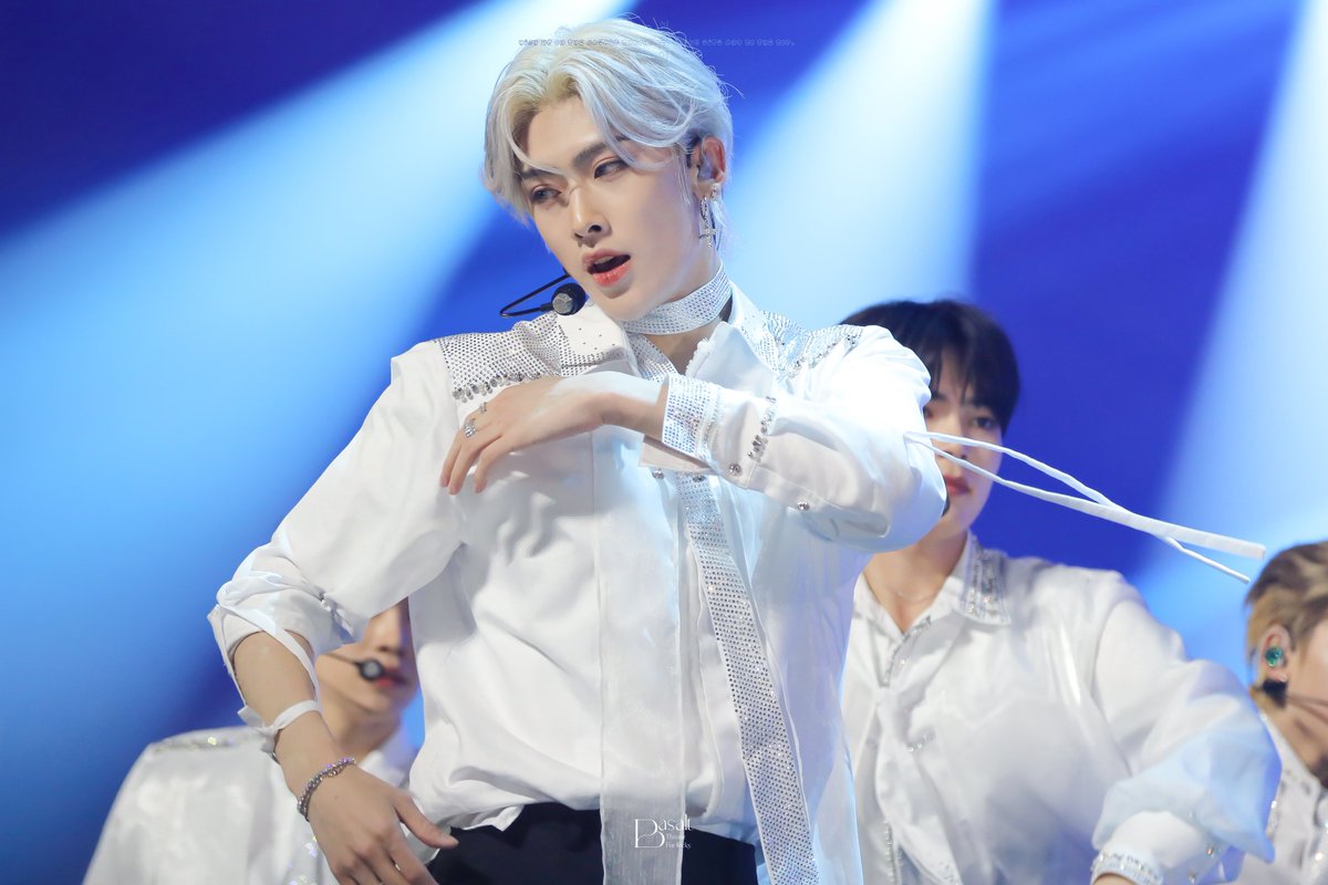 🪨
231015

#리키 #RICKY #沈泉锐 #リッキー
#제로베이스원 #ZEROBASEONE