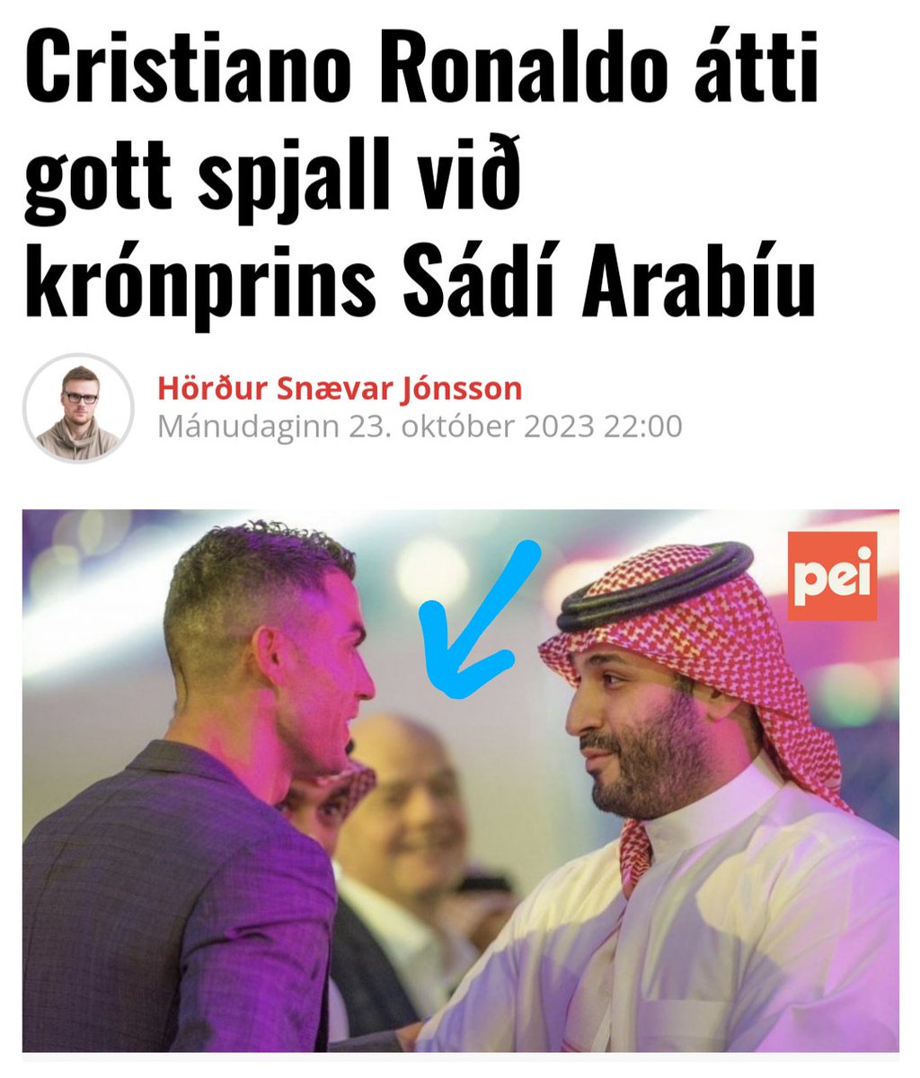 Þessi mynd segir svo mikið mikið. Forseti FIFA horfir aðdáunaraugum á gullkálfana sína. Annar þeirra er einræðisherra sem virðir engin mannréttindi og lætur myrða þá sem gagnrýna hann. Já og Ronaldo er bara Ronaldo.

Og þetta spjall var um rafíþróttir en ekki um réttindi kvenna.