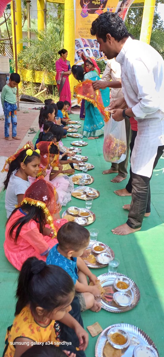 Rajeshm19791's tweet image. जय माता दी 🙏🏻🚩
आज महानवमी के पुण्यावसर पर दुर्गा park मे माँ सिद्धिदात्री का स्मरण कर देवी स्वरूपा कन्याओं का विधिवत पूजन कर आशीर्वाद लिया।

 सभी कन्याओं को भोजन कराकर मन आनंदित है। 

#नवरात्र 
@rameshwar4111 
@BhopalGramin
#rajeshmishra