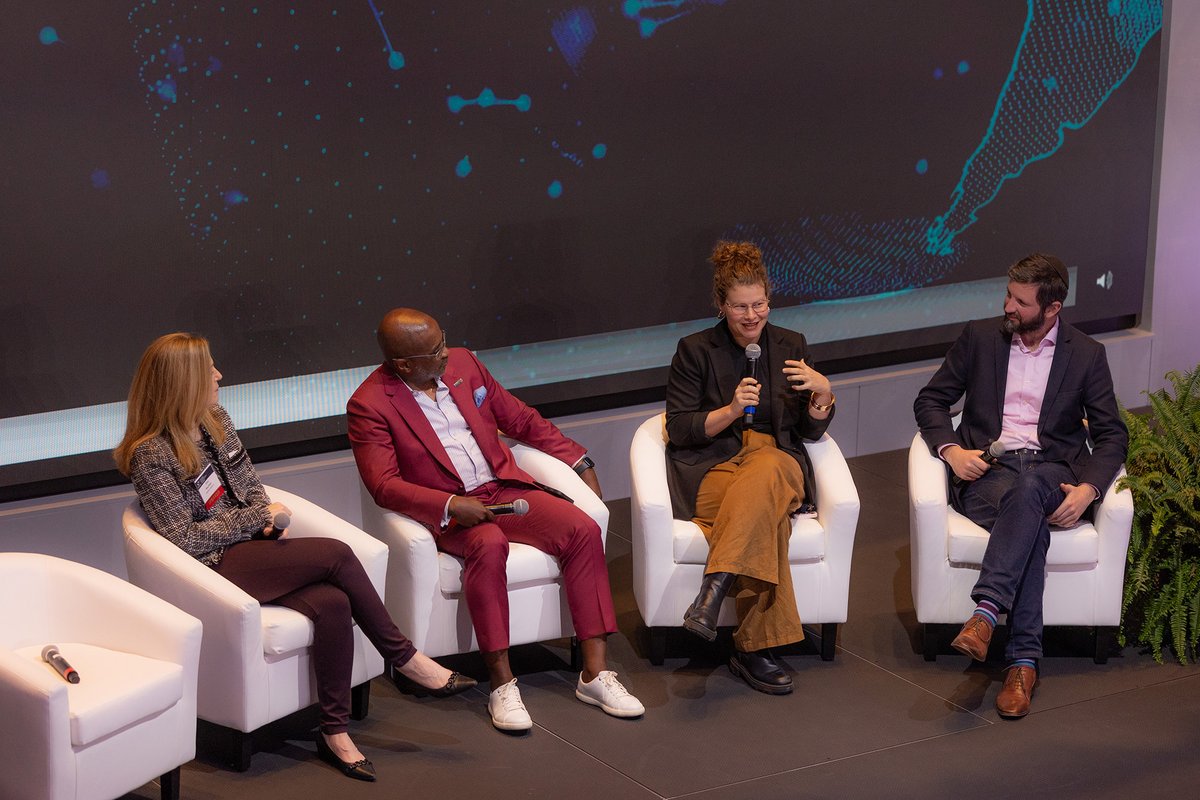 Daniel Saunders tweet media