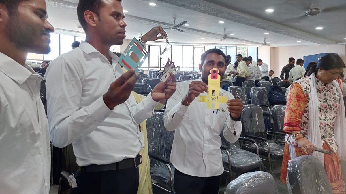 dranuharshal's tweet image. Thanks #SCERT Director, Additional Director J.P.Rath, Principal Pushpa Kispotta Mam #CollegeofTeachersEducation and lovely staff members for hosting a #Foldscope session for their B.Ed./M.Ed. students, leaders of tommorrow #Raipur #Chhattisgarh indebted 2u #AlkaPanda @biopatrika