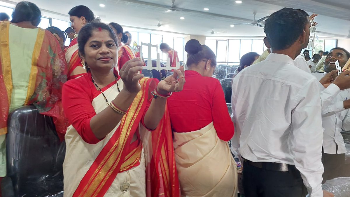 dranuharshal's tweet image. Thanks #SCERT Director, Additional Director J.P.Rath, Principal Pushpa Kispotta Mam #CollegeofTeachersEducation and lovely staff members for hosting a #Foldscope session for their B.Ed./M.Ed. students, leaders of tommorrow #Raipur #Chhattisgarh indebted 2u #AlkaPanda @biopatrika