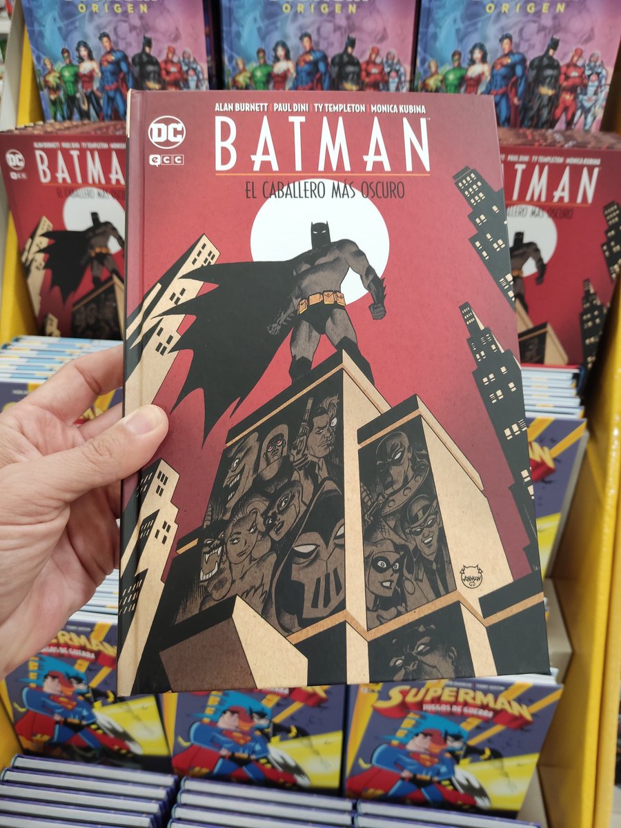Javi09406452's tweet photo. Tomos DC ECC, tapa dura, 192 páginas.
7,95 € en Carrefour. https://t.co/rpXFUy6tZi
