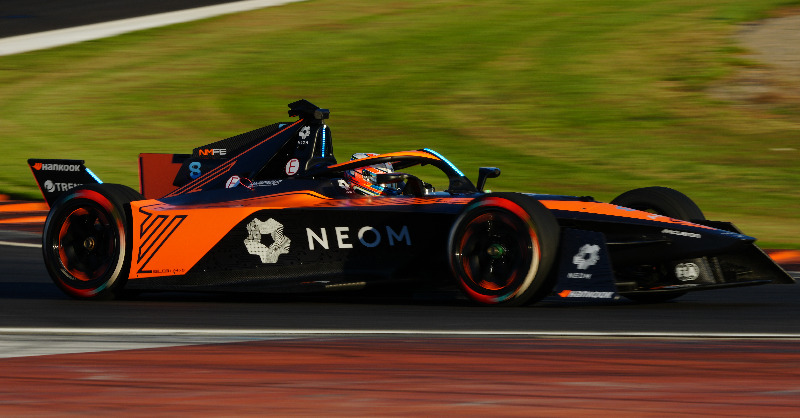 FIAFormulaE's tweet photo. Huge lap from Taylor Barnard in the @McLarenFE! 🧡

The rookie goes right to the top of the timesheets with a 1m24.929s, a new Formula E record around @CircuitValencia 🚀
