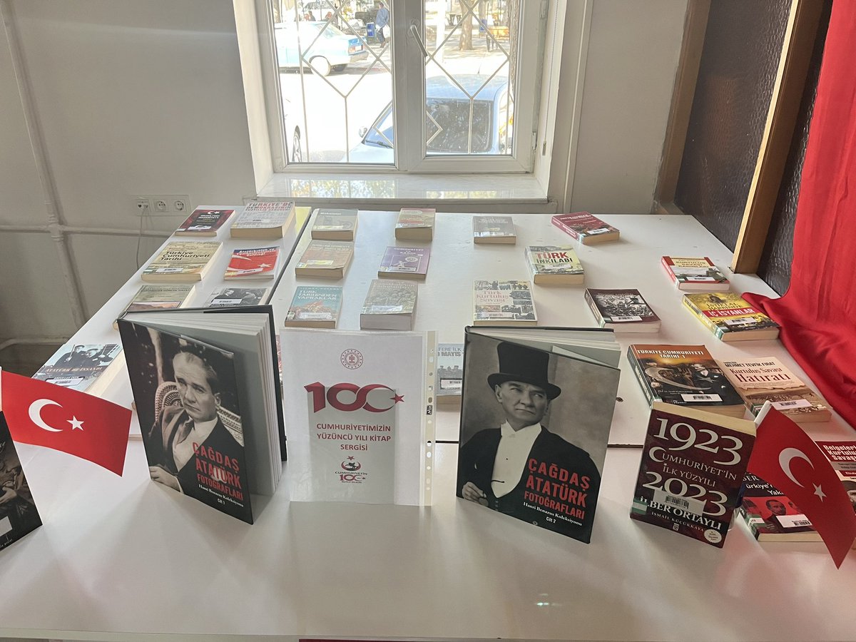 HalkKeciborlu's tweet photo. Cumhuriyetin 100. Yılı kapsamında kitap sergisi düzenlenmiştir. Sergimiz hafta boyu sürecek olup siz değerli okuyucularımızı Kütüphanemize bekleriz.

@TCKulturTurizm 
@KTBKYGM 
@KeciborluKymkm https://t.co/BpxJmuFLyO