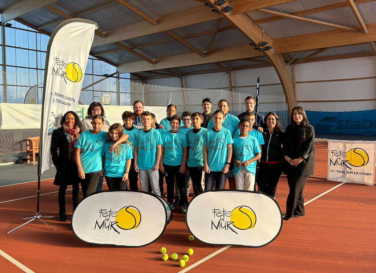 Aujourd'hui, Tous Sur le Court ! de <a href="/GoussVille/">Goussainville ma ville</a> 🎾
Merci à Éméline Vidot, déléguée du préfet et Canan Halnice, directrice d'agence <a href="/mabanque_bnpp/">Ma Banque BNP Paribas</a> d'être venues lancer cette journée d'initiation aux rôles du tennis !