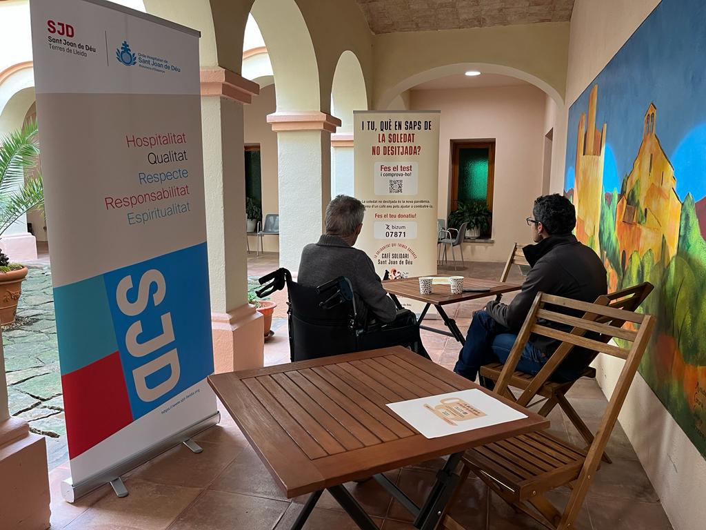 SJDTerresLleida's tweet image. L’objectiu del #CafèSolidariSJD és donar a conèixer la problemàtica de la #SoledatNoDesitjada. I és que, sovint, no som capaces de veure les realitats que ens envolten.