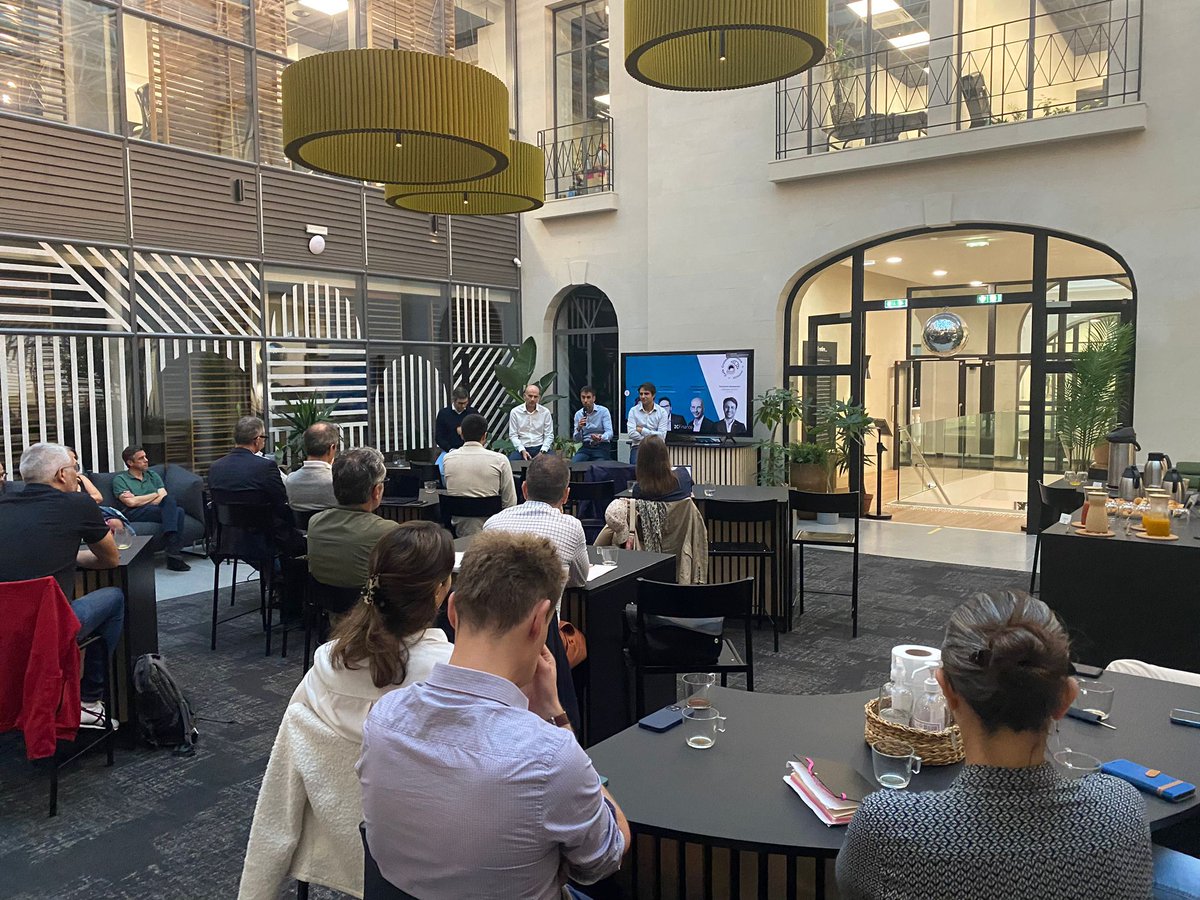 2CFinance tweet media