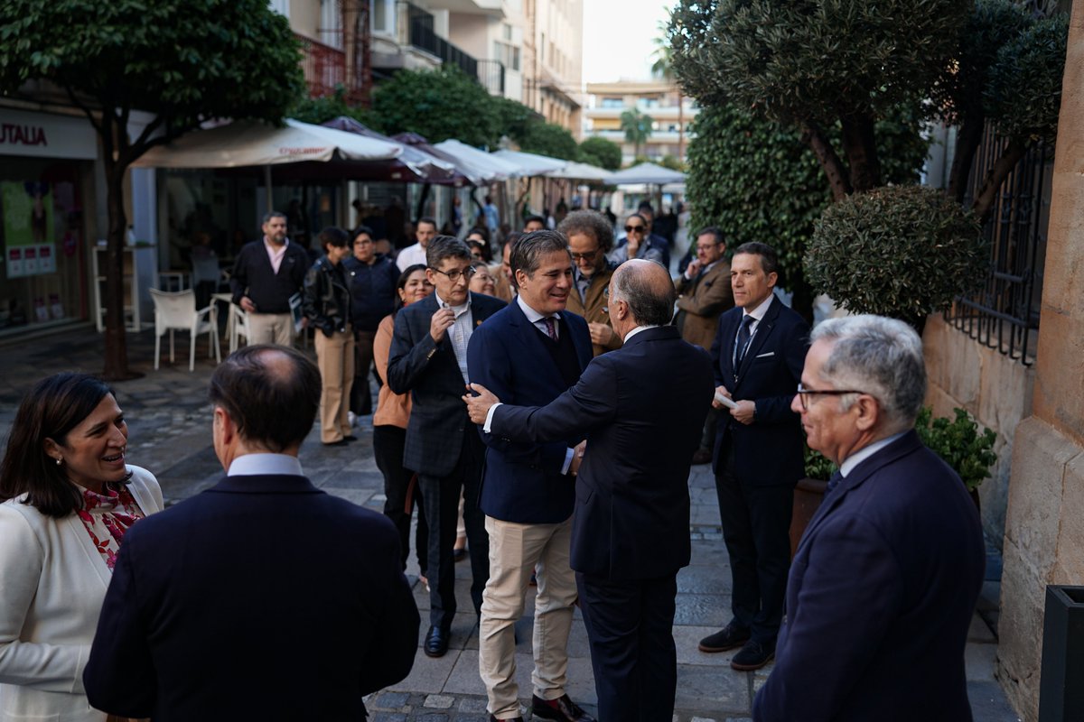 EUCA_Trade's tweet photo. La ciudad de Algeciras da la bienvenida a las autoridades de la #UniónEuropea y los gobiernos centroamericanos que participaron en el 'Foro empresarial UE Centroamérica'.
El Ayuntamiento Algeciras es un hermoso edificio de 1897 de ladrillo rojo e inspiración neomudejar. https://t.co/L1JXGVpcUr
