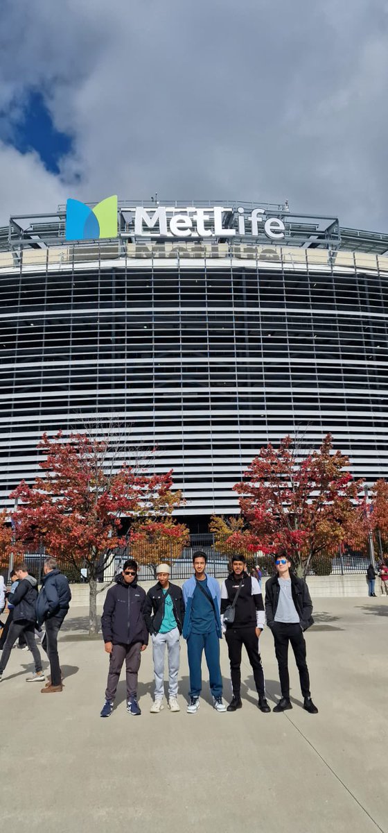 A tremendous debut to the USA Ivy League universities tour for our sixth formers with a spectacular live NFL game: New York Giants V Washington Commanders. #Ambition #TB6 #WeAreSTAR