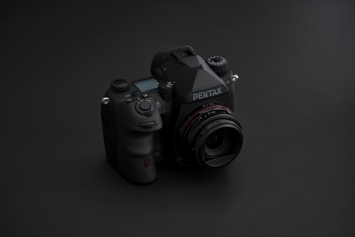 ricohimaging_jp's tweet image. [HD DA 21mmF3.2AL Limited]
全長わずか25mmの小型設計で日常シーンの撮影にもオススメ！「九秋（KYUSHU）」対応レンズで、K-3 Mark III Monochromeにも似合うレンズです。
ricoh-imaging.co.jp/japan/products…

ユーザー作品1 toyotaさん
ユーザー作品2 synbさん

#pentaxk3mkiiimono #pentax_da21limited #九秋