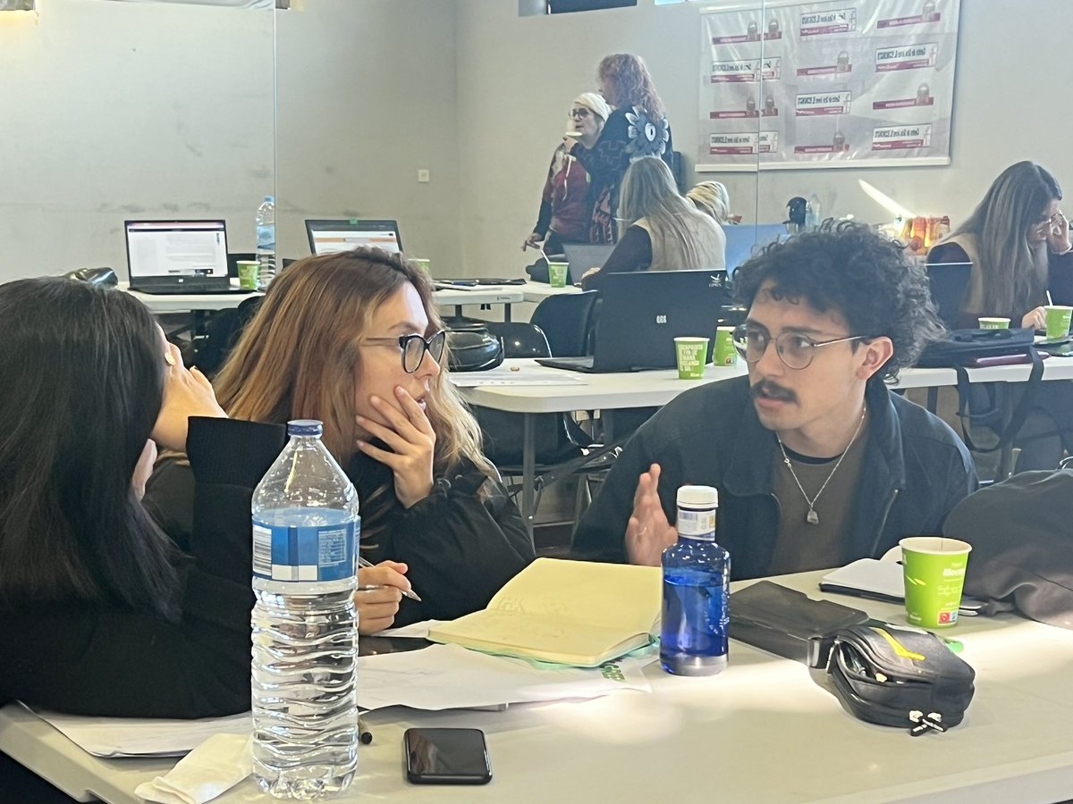 🎥Second day of PlayAct project at Mérida. Students teams are learning and working on Video Narrative and StoryTelling at El Economato #Mérida

#Placemaking <a href="/AyuntaMerida/">Ayuntamiento Mérida</a>