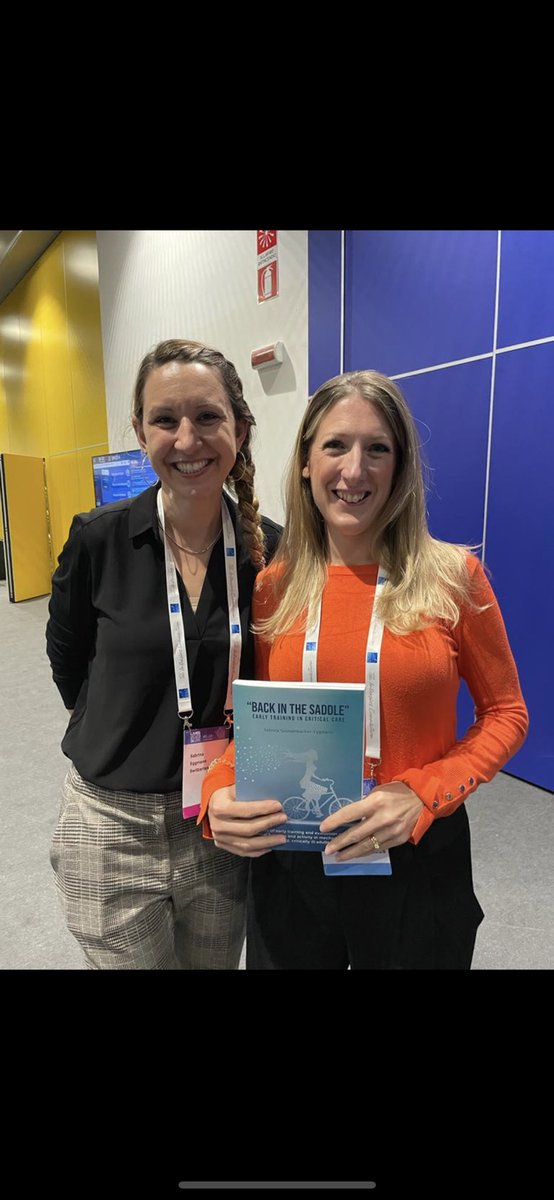 #starstruck 🤩 One of my ICU physio heroes @SabrinaEggmann giving me a signed copy of her thesis 🤓😍 #ESICM #LIVES2023