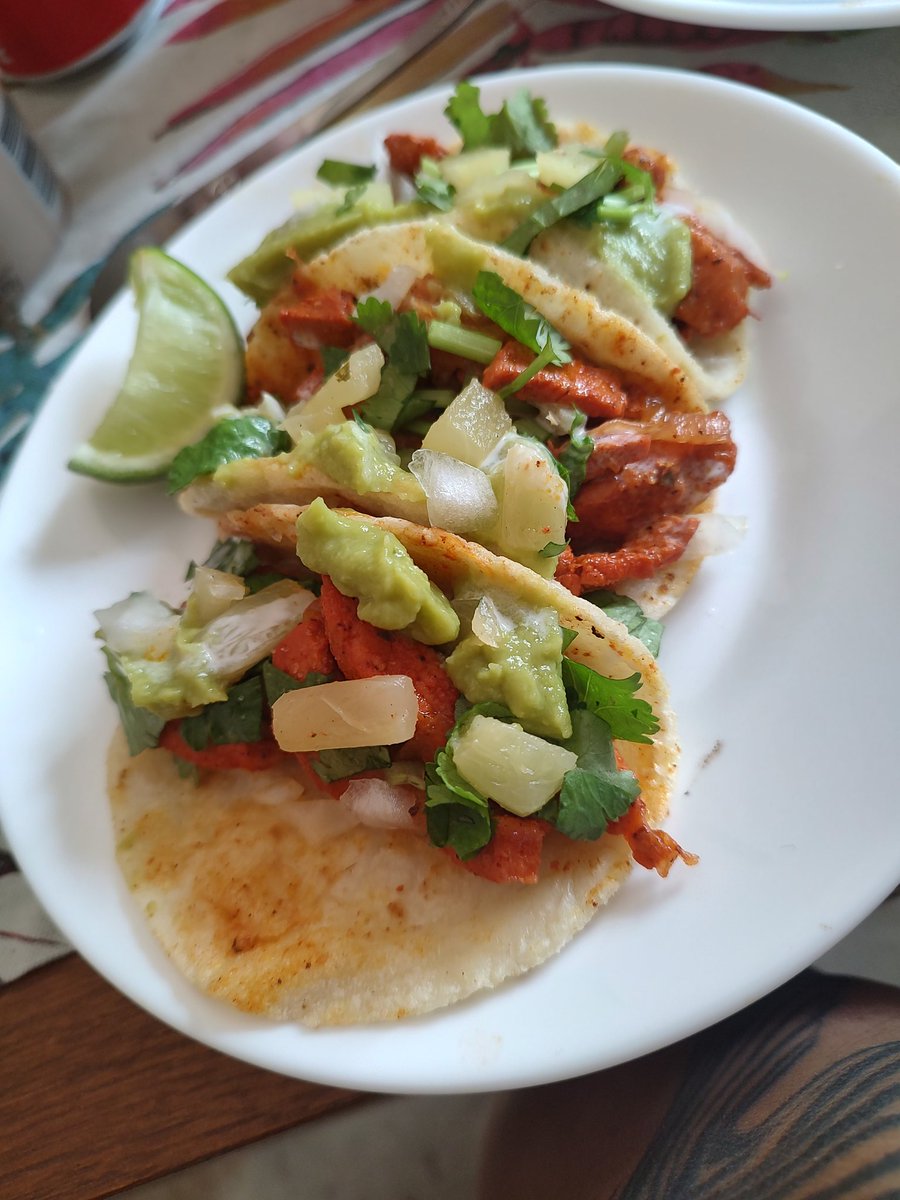 BlueSyreni's tweet image. Recién han comenzado a pedirme q les comparta de mi gastronomía mexicana y el sábado hice tacos al pastor y pan de elote ¡Me quedaron estupendos! 

Gracias a las personas q me han motivado a cocinar más q sólo una ración. De vdd les digo q verles disfrutar me alivia el corazón 🥰