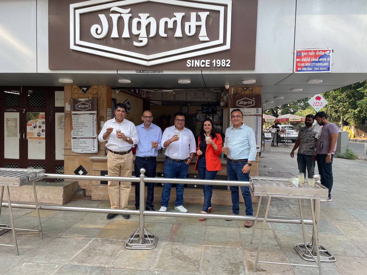 sharmaji10x's tweet photo. Eat jalebi fafda & stay away from Lafda! ๐
#suratdiaries #teamjm https://t.co/9ScbMxEEqV
