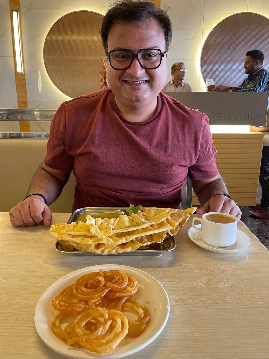 sharmaji10x's tweet photo. Eat jalebi fafda & stay away from Lafda! ๐
#suratdiaries #teamjm https://t.co/9ScbMxEEqV
