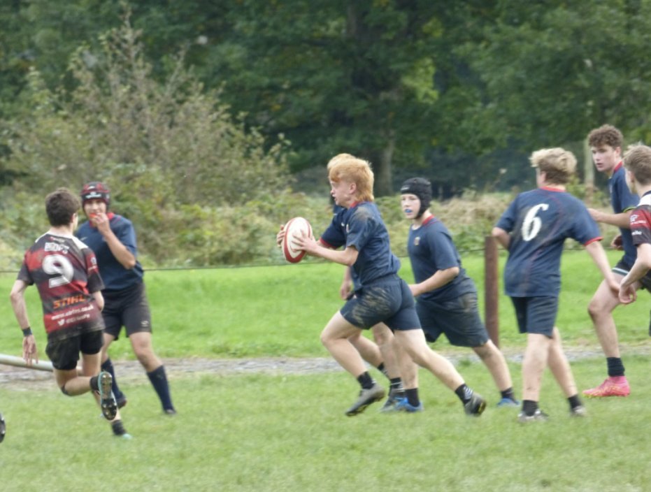 YJB attended the Y10 rugby tournament at Nant Conwy with 5 other Conwy schools. Ysgol John Bright students represented the school brilliantly coming 3rd in the tournament, winning 2 and narrowly losing 2. Big mention to Harvey (fullback), YJB man of the tournament.