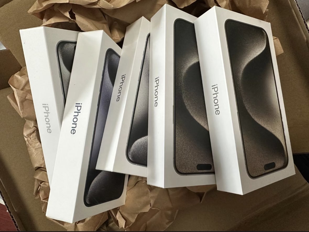 DORAemon_pre's tweet photo. 🎉プレゼント企画開催🎉

iPhone15欲しい方いませんか？
🎁欲しい方は今すぐ応募🎁

【応募方法】
➡フォロー
➡リポスト＆いいね
➡欲しい色をリプに記入

【締め切り】
フォロワー200人到達 https://t.co/j5mFQ24DRN