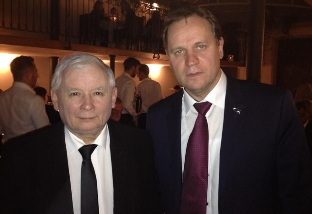 zemantomas's tweet photo. For the record
Honorary guests of the Warsaw ECR Party Summit: Jarosław Kaczyński, Waldemar Tomaszewski, Rob Ross. European conservatives are closing ranks
ECR Party Warsaw Summit 12/2022
https://t.co/P40x4dpJ3k https://t.co/J1ASWweccl