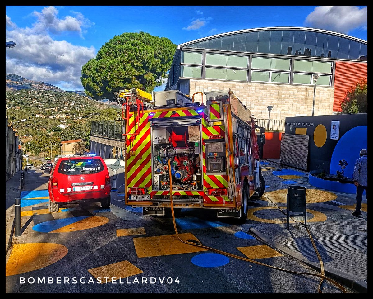 BombersCdV's tweet photo. Durant la setmana passada vam realitzar simulacres d'incendi a diversos equipaments municipals.
#bbvv #castellar #cas04 #remn
@plcastellar @femcastellar https://t.co/ZHjrphC6FE