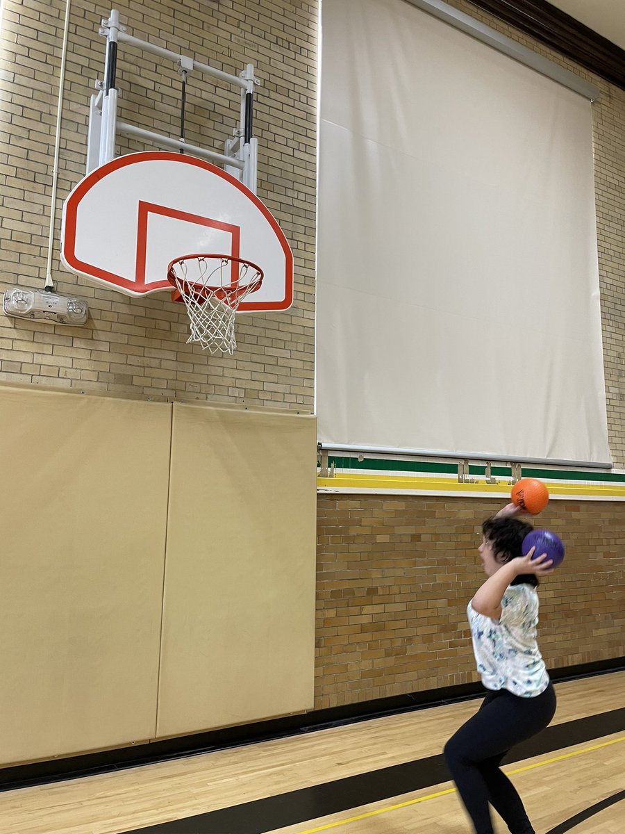 MrsDuic's tweet photo. We ❤️ Phys. Ed! What a fun few weeks we’ve had joining in with the gr. 8s and gr. 4s for some gross motor skills! @JohnCampbellPS @Newtonjn13 @MissSanford674 https://t.co/aHmb5vAbKP