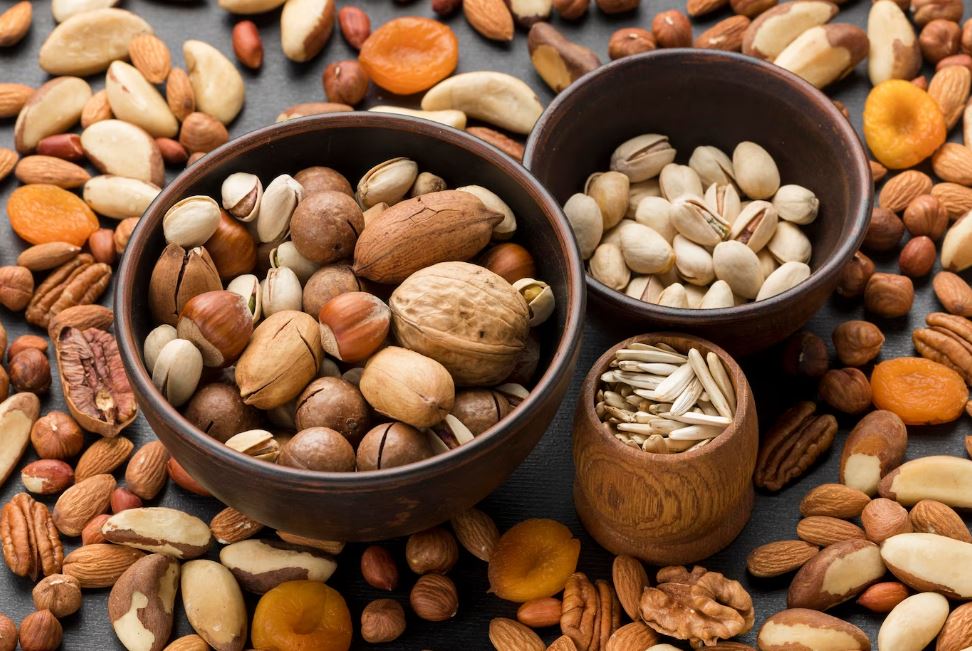 Hospital_LaLuz's tweet photo. "Los frutos secos son una buena fuente de proteínas y contienen sustancias saludables para el corazón", explica la Dra. Teresa Alvarado, miembro de nuestra @UICARdiologia https://t.co/aATb4hNqjj vía @larazon_es https://t.co/ZL7odt4hT9