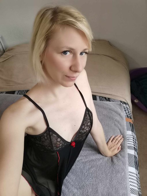 Et c'est parti pour un petit live anal :D https://t.co/gXwL0tO76Z https://t.co/zhV8mlbULl<a href="/tag/advent"class="tags"><span>#advent</span></a><a href="/tag/adventcalendar"class="tags"><span>#adventcalendar</span></a><a href="/tag/christmas2023"class="tags"><span>#christmas2023</span></a>