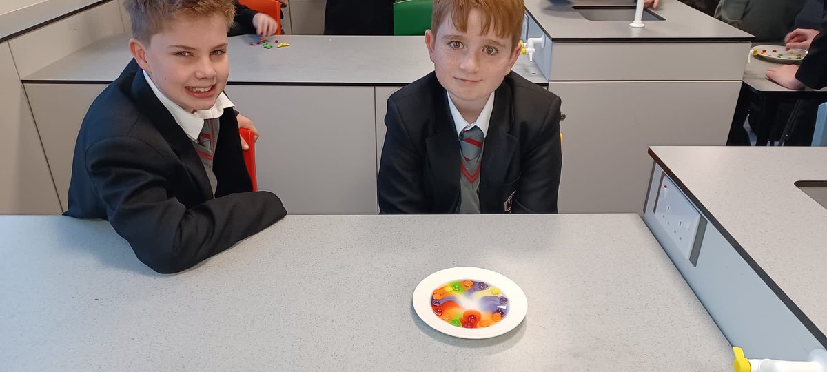 ClaregalwayColl's tweet photo. Ms Mahoney: This week in Science Club we explored diffusion using skittles to make a rainbow π
#CBCScienceClub https://t.co/nCyFIsceJf