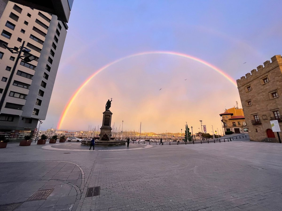 CarmenMoriyon's tweet photo. 🌈 #Gijón #Xixón amaneció hoy con un gran arcoíris.

📸 1 - ig: mehanna https://t.co/JJV1sY3x27