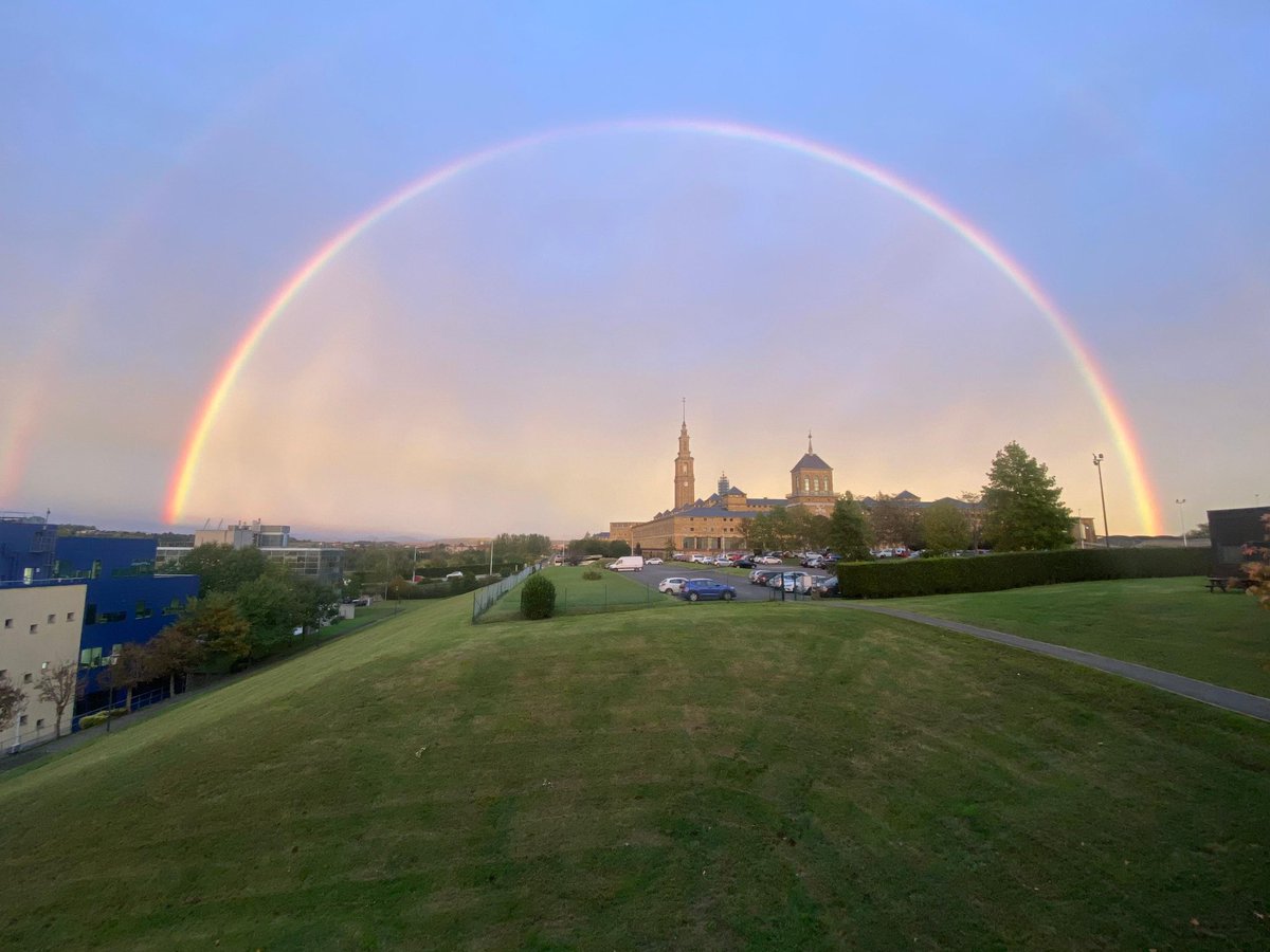 🌈 #Gijón #Xixón amaneció hoy con un gran arcoíris.

📸 1 - ig: mehanna