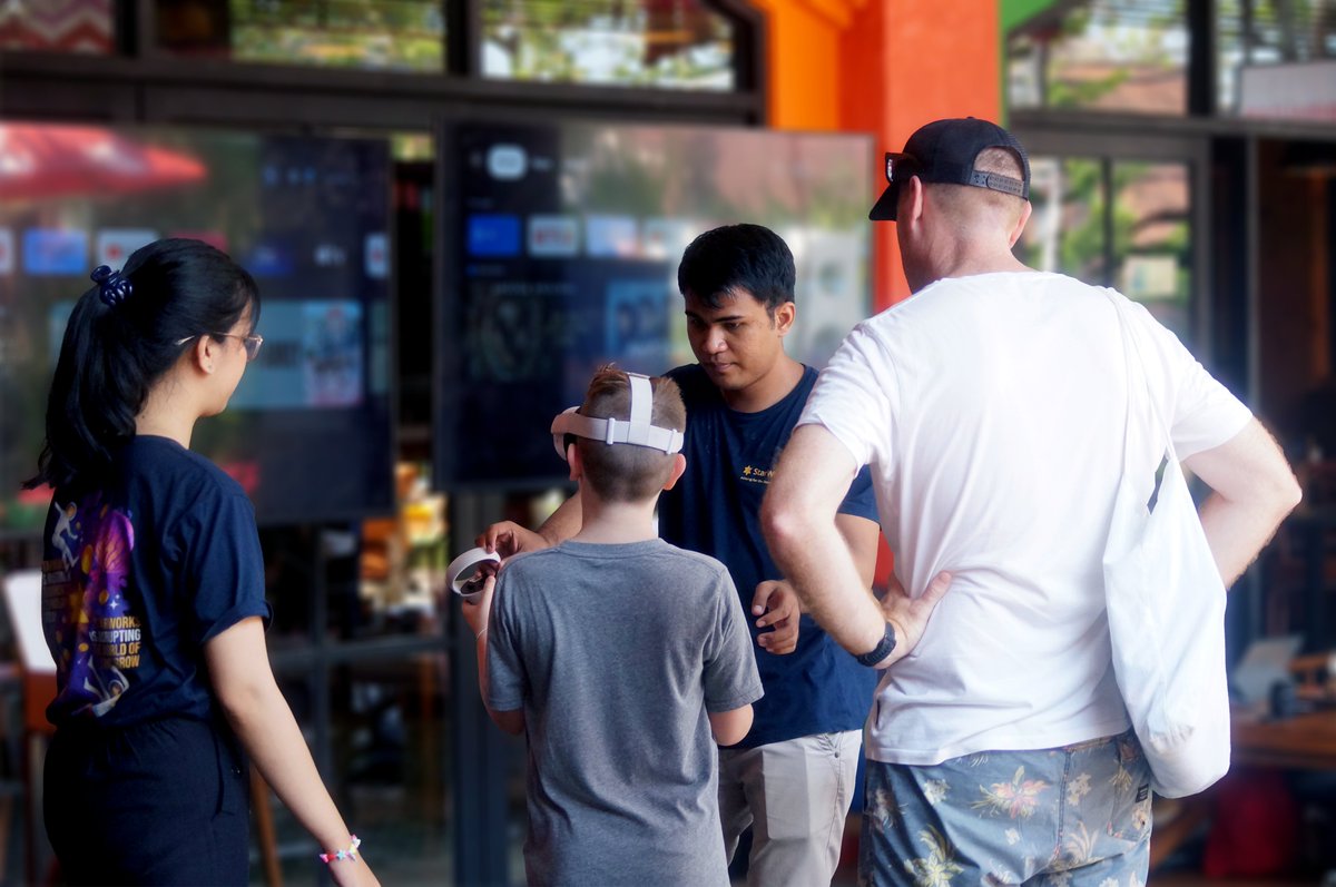 starworksglobal's tweet image. Some photos that we took during our Beat Saber VR Battle last week ✨✨

#VirtualReality #VR #virtualgame #beatsaber #BitcoinETF #Shibarium #SHIB #BTC #PEPE  #Bullmarket #BlackRock #HODL #BTC #NASDAQ  #saylor #Ethereum #Uptober #Arbitrum