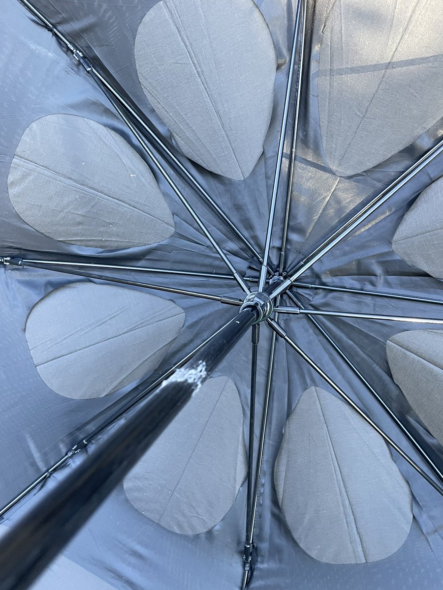 jasonplummer2's tweet photo. @CallawayGolf any chance you can replace my Callaway umbrella as the carbon seems to have failed in the wind last Saturday? New this year and only used a couple of times. https://t.co/gUM4t3mMMW