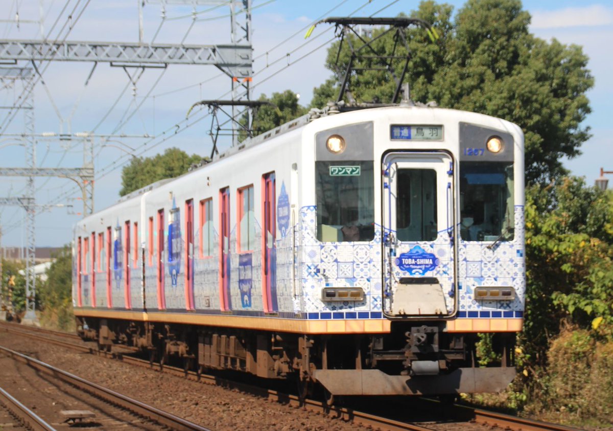 YLc5820's tweet photo. おはようございます🙂「とばしまメモリー なみの章」になった1259系VC67ですがラッピングと車内装飾で楽しみの多い車両に仕上がっており、撮影と乗車の両方が出来たらラッキーです😃🚋📷
#近鉄 #近鉄電車 #近鉄1259系 #VC67 #とばしまメモリー #ラッピング #装飾 #撮影 #乗車 #鳥羽 #伊勢志摩 https://t.co/CqrRqlCrap