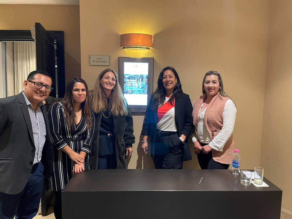 LaSalleBCN's tweet photo. 🔝🌟Estuvimos presentes en #Lima, Perú para llevar a cabo una inspiradora sesión informativa sobre nuestros másters universitarios. Andrea y Carla, dos exalumnas de máster, compartieron su experiencia estudiando en La Salle Campus Barcelona con futuros estudiantes.
#LSMasters https://t.co/o6ZjjZJLii