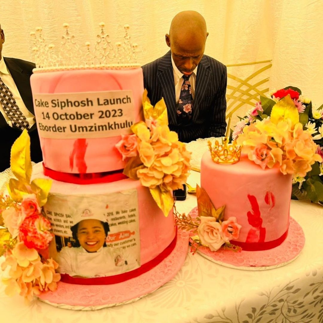 fetolasa's tweet photo. 🎉 In 2016 Siphokazi Manci started Cake Siposh, hustling on the streets. Fast forward to 2023, she's opened store no 2, & trained 500+ bakers! The Media Champion at #TP13 still turning #Tholoana lessons into triumph🏆. #FetolaFamily
@sabfoundationsa https://t.co/HRf9C9urv0