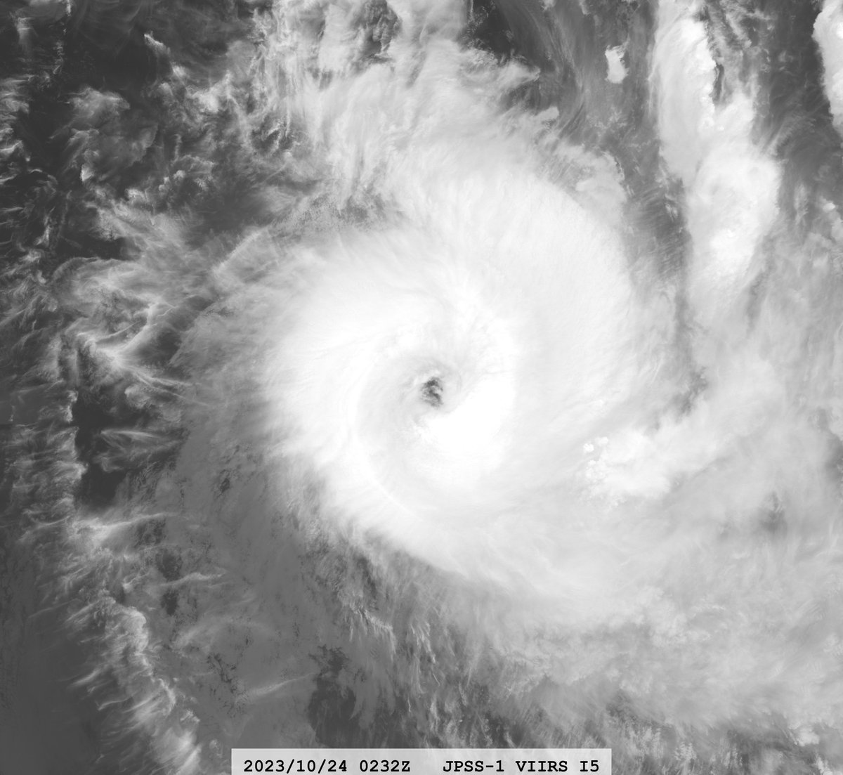 zeb199818's tweet photo. #01P Tropical Cyclone #LOLA
Satellite: #NOAA20 #JPSS1 #VIIRS
Time : 2023/10/24 0232Z https://t.co/lUpJ6wQqS3